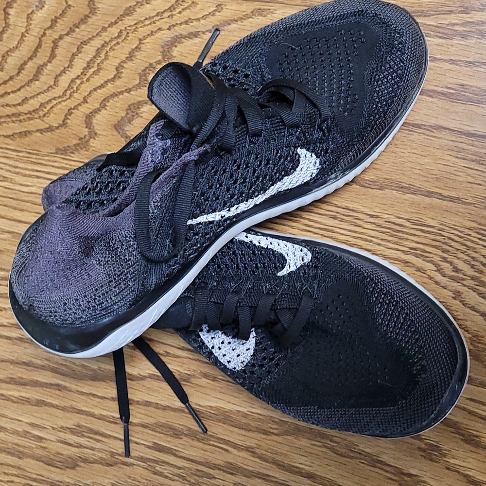 Nike Free Running Shoes Size 8 - MAKE OFFER
